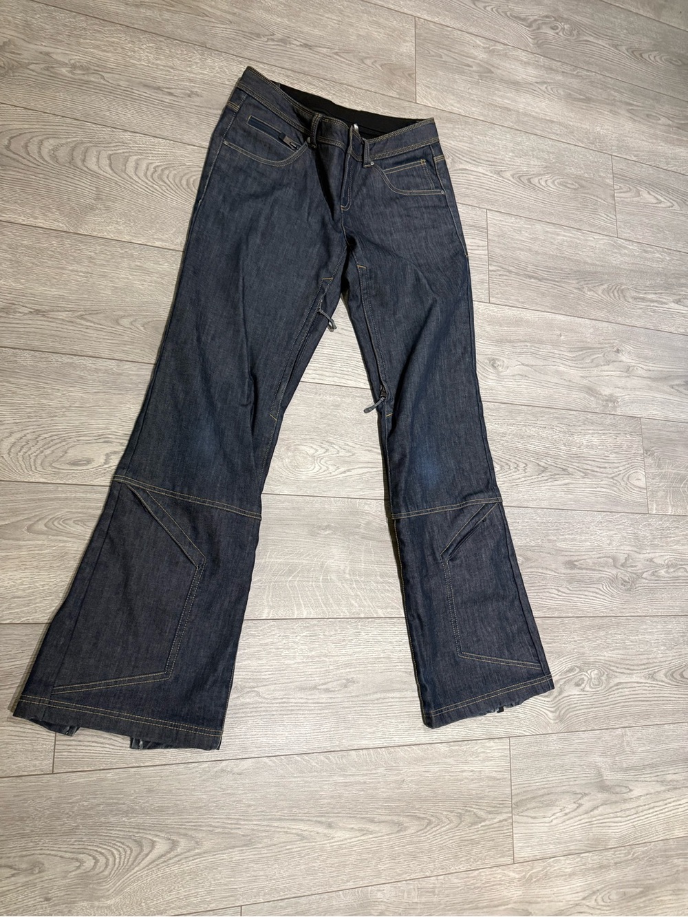 Athleta Women's Dark Blue Flared Jeans size 6
